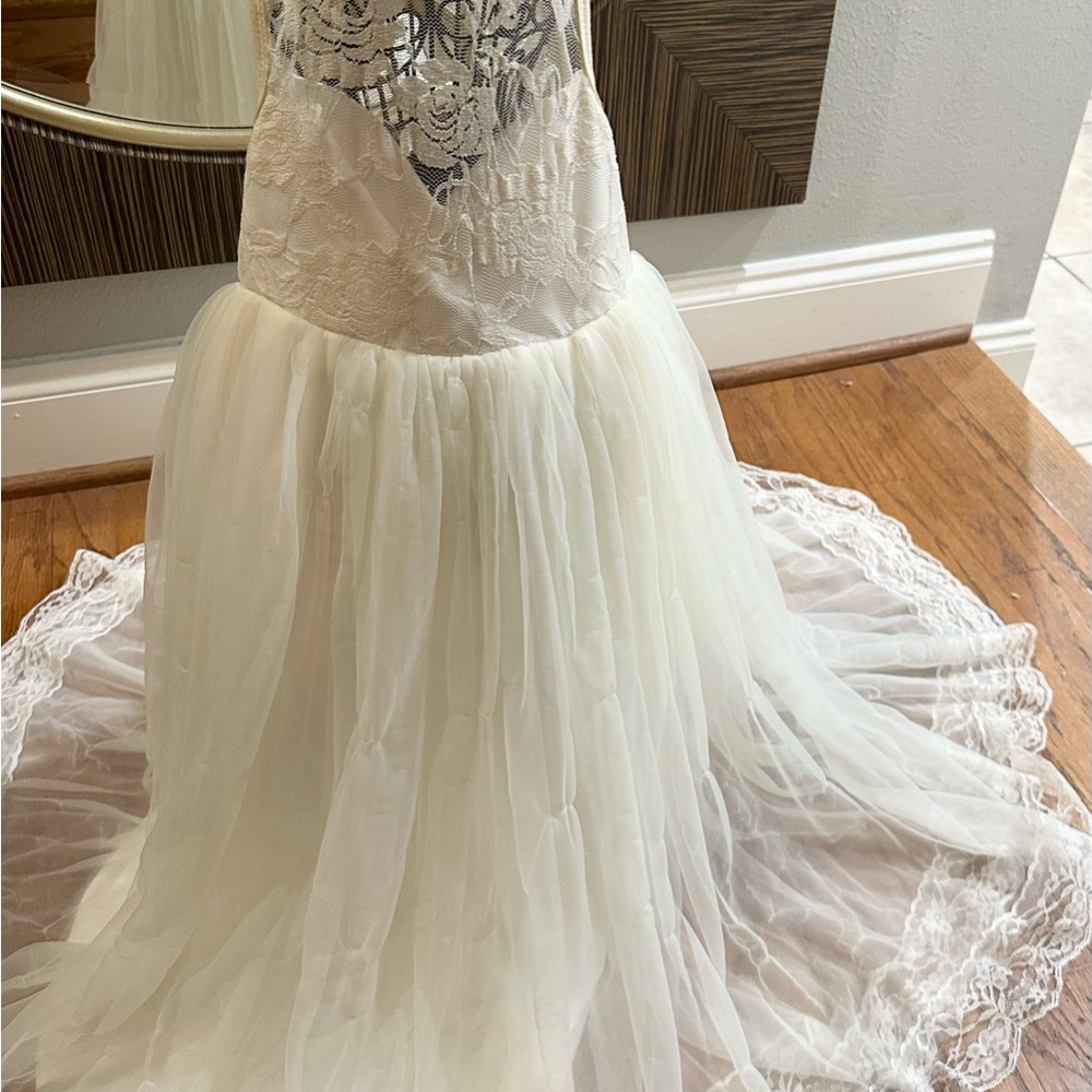 Elegant Lace and Tulle Gown
